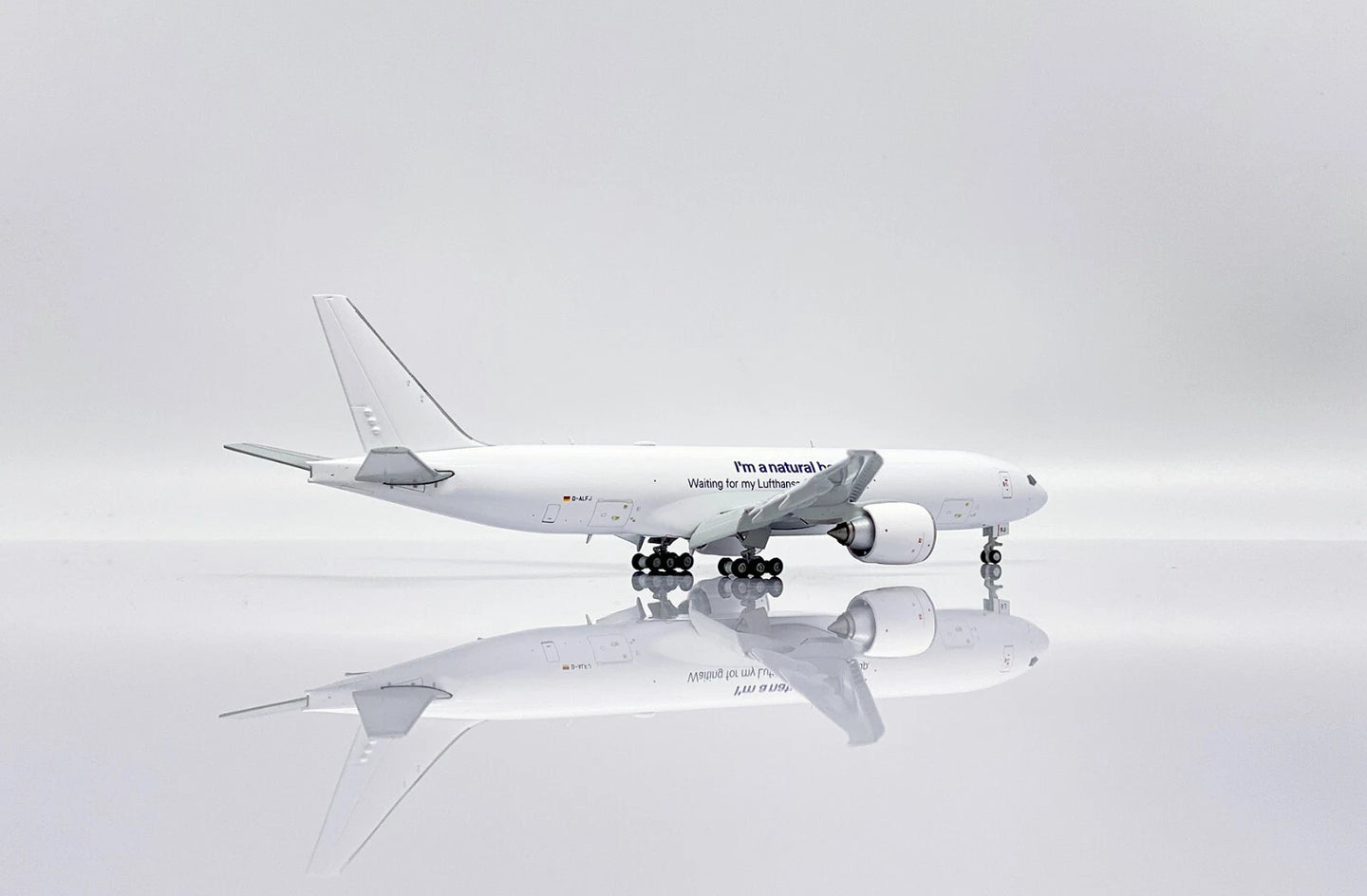 JC WINGS 777-200LRF LUFTHANSA CARGO FLAP DOWN REG: D-ALFJ