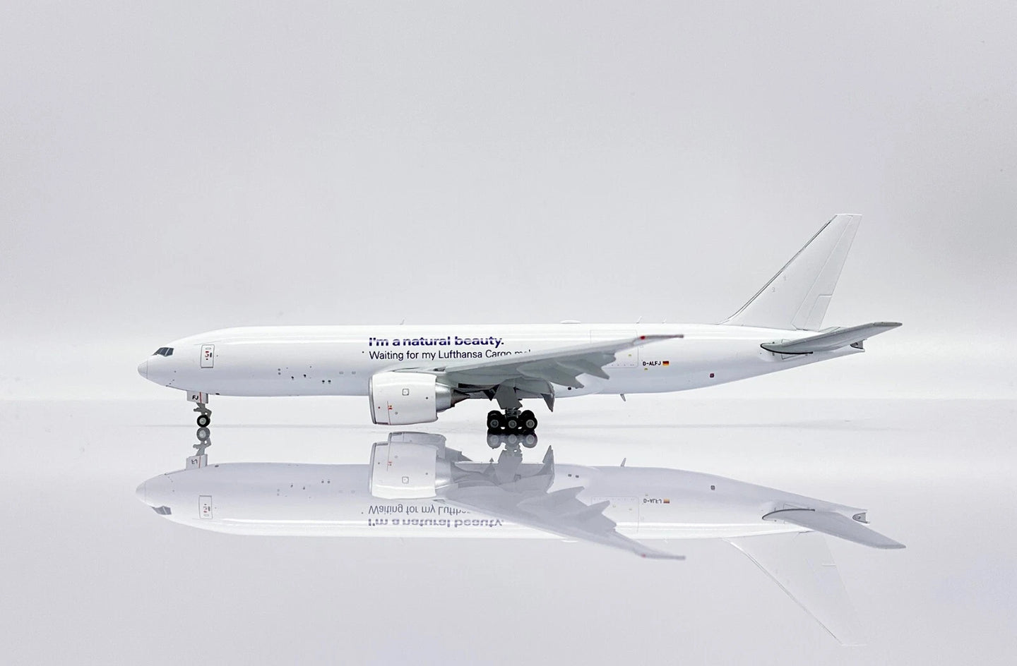JC WINGS 777-200LRF LUFTHANSA CARGO FLAP DOWN REG: D-ALFJ