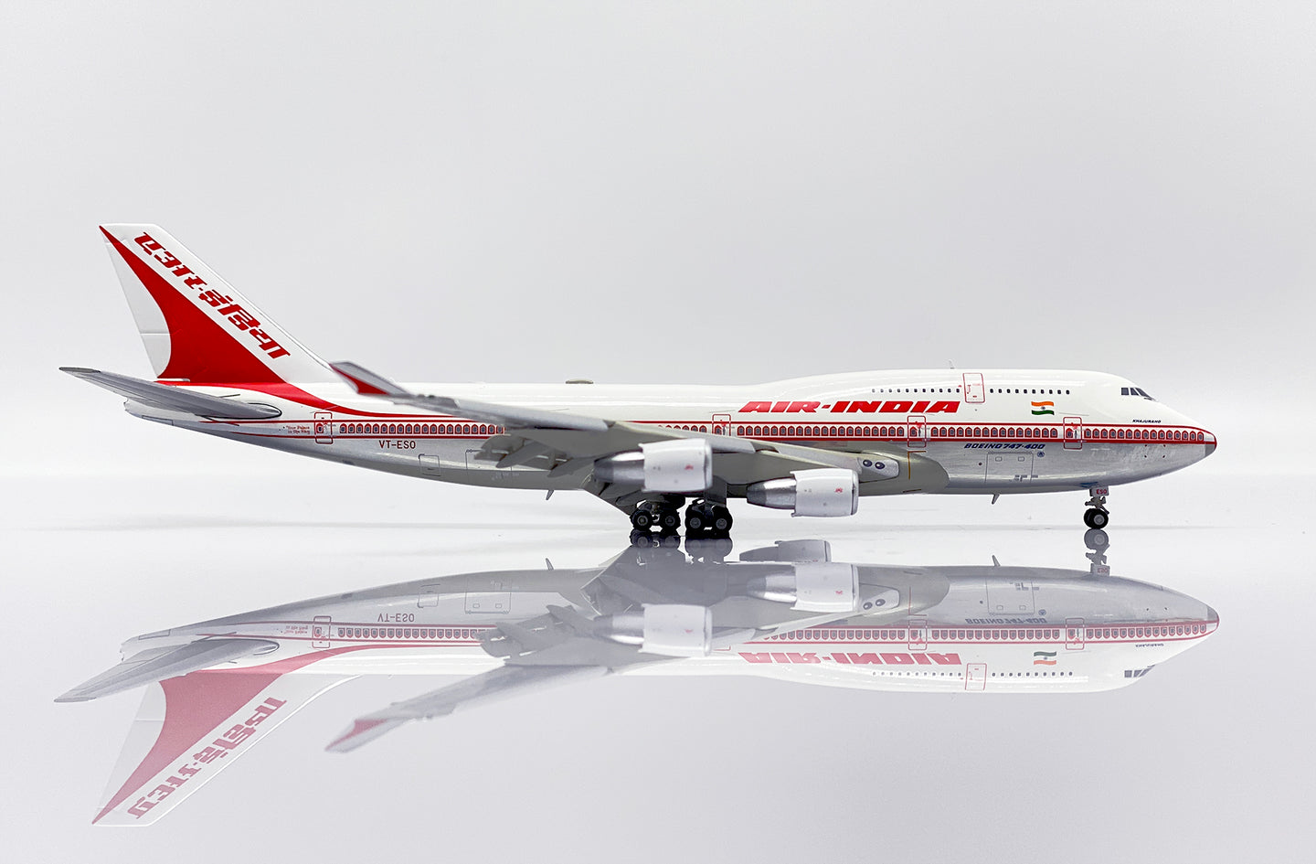 JC WING B747-400 AIR INDIA (FLAP DOWN) REG: VT-ESO