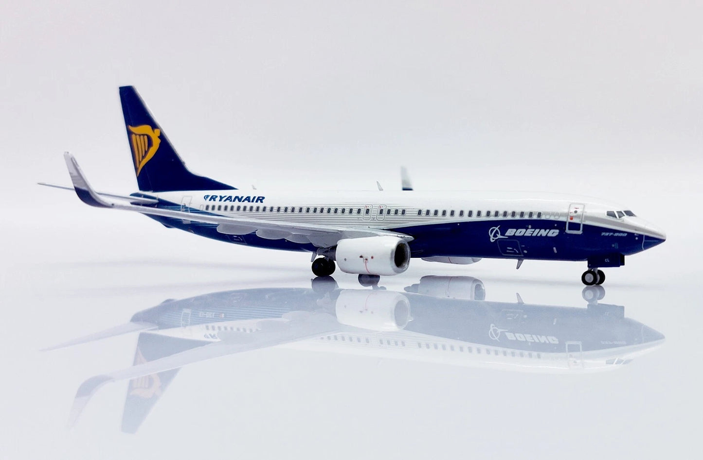 JC WINGS B737-800 DREAMLINER RYANAIR REG: EI-DCL