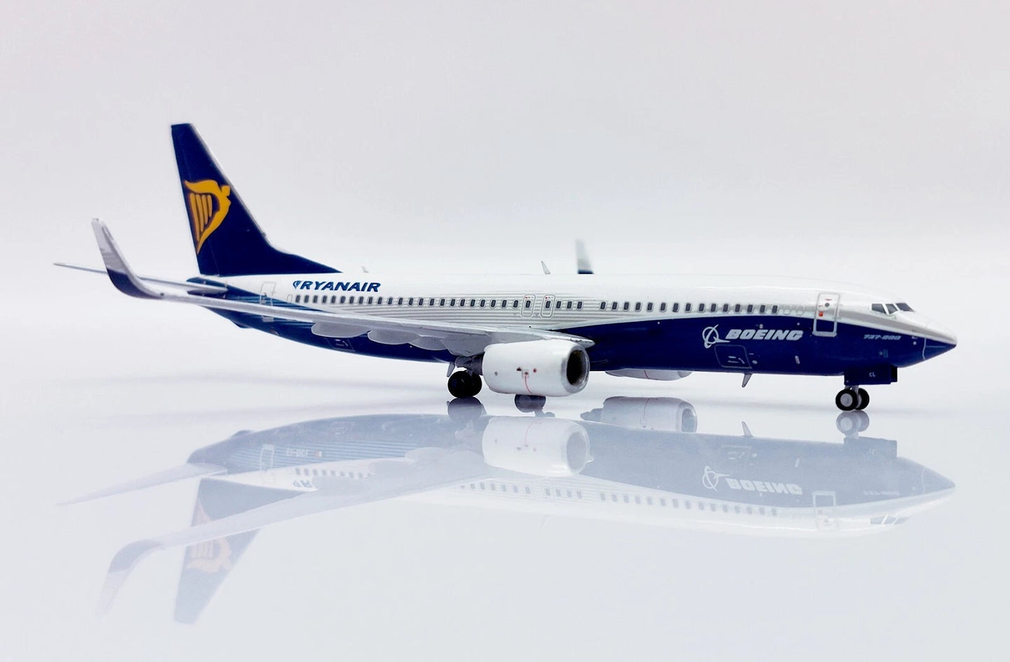 JC WINGS B737-800 DREAMLINER RYANAIR REG: EI-DCL