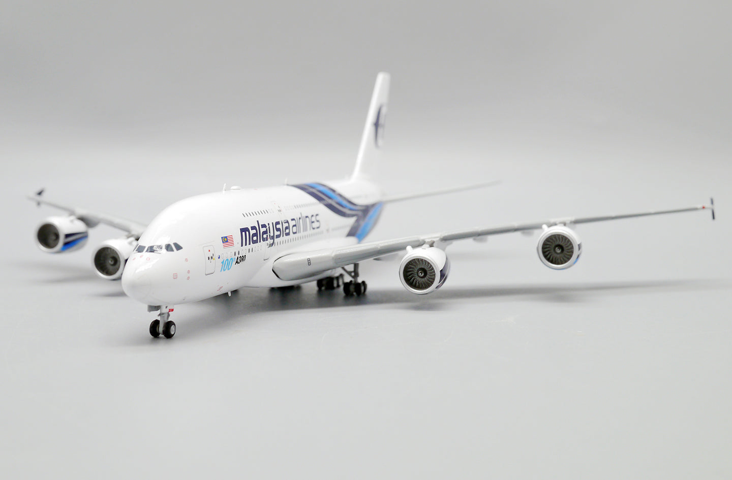 JC WINGS A380 MALAYSIA AIRLINES "100TH A380" REG: 9M-MNF