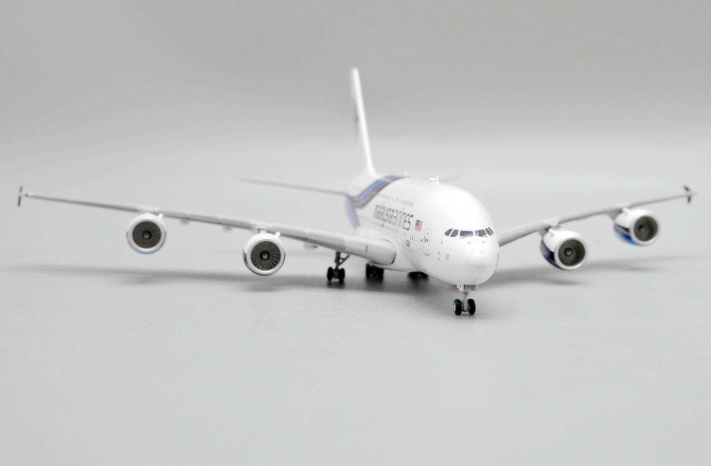 JC WINGS A380 MALAYSIA AIRLINES "100TH A380" REG: 9M-MNF