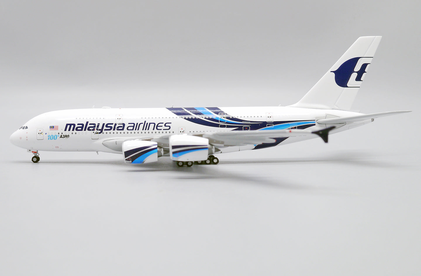JC WINGS A380 MALAYSIA AIRLINES "100TH A380" REG: 9M-MNF