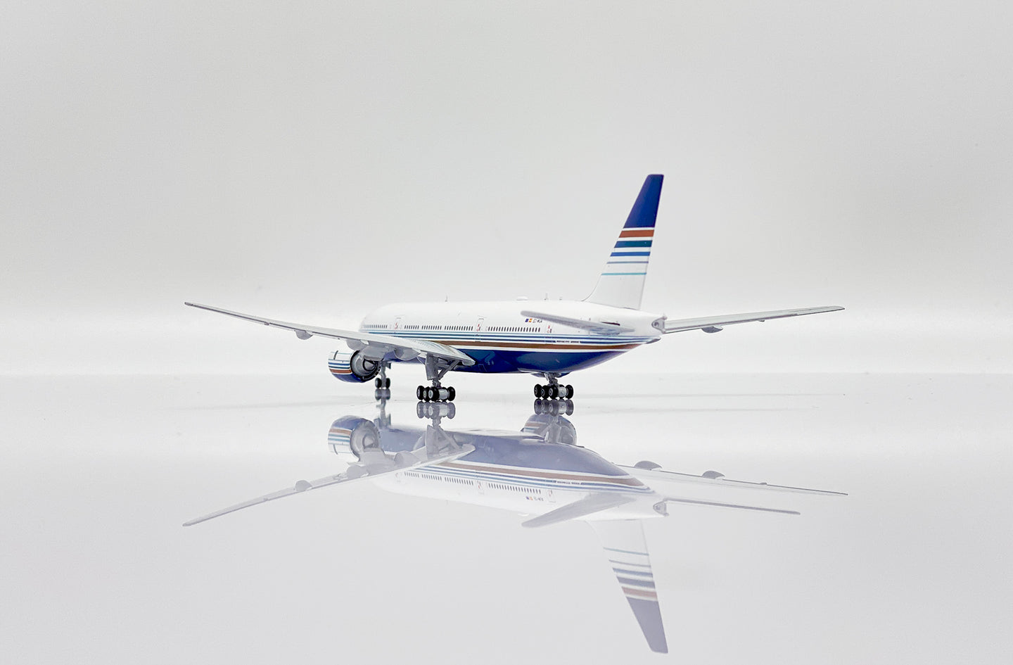 JC WINGS B777-200ER PRIVILEGE STYLE REG: EC-MUA