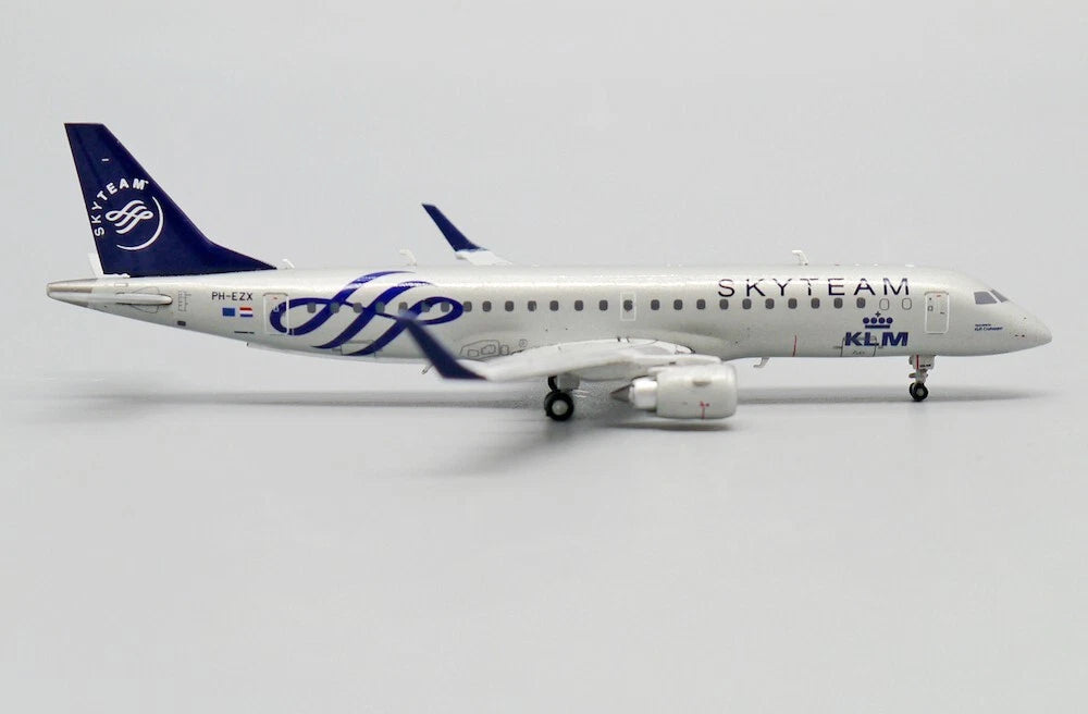 JC WINGS EMBRAER ERJ-190 KLM CITYHOPPER SKYTEAM REG: PH-EZX