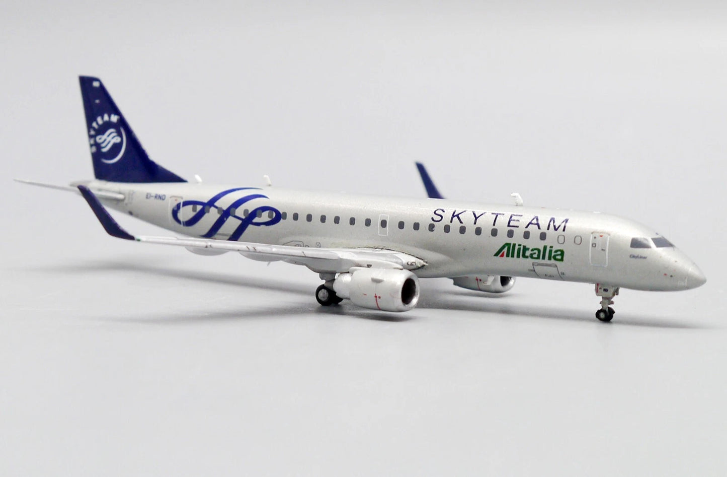 JC WINGS ERJ-190STD ALITALIA CITYLINER "SKYTEAM" REG: EI-RND