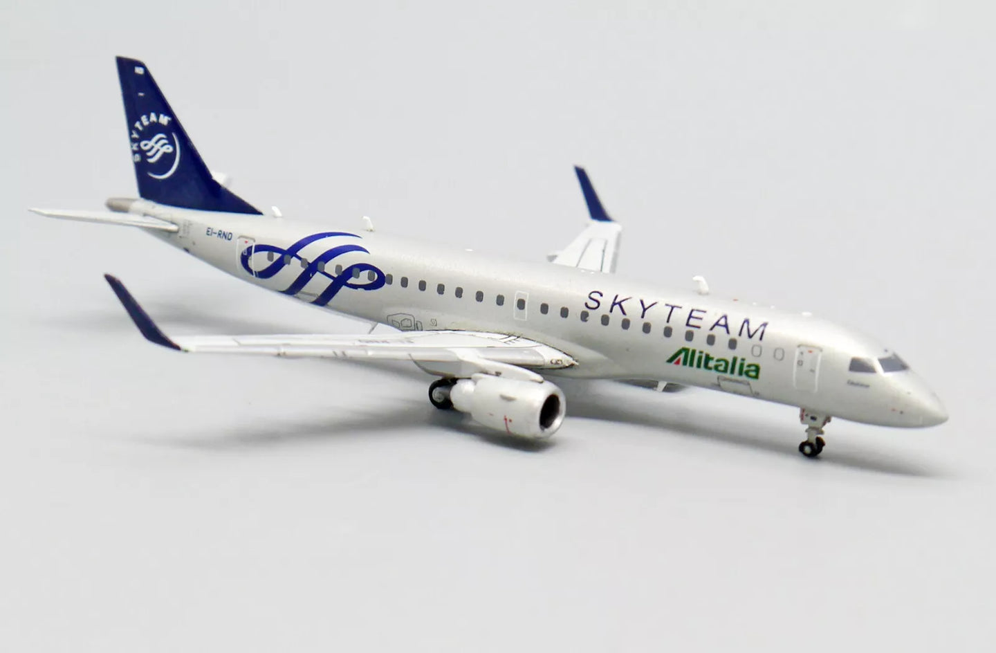 JC WINGS ERJ-190STD ALITALIA CITYLINER "SKYTEAM" REG: EI-RND