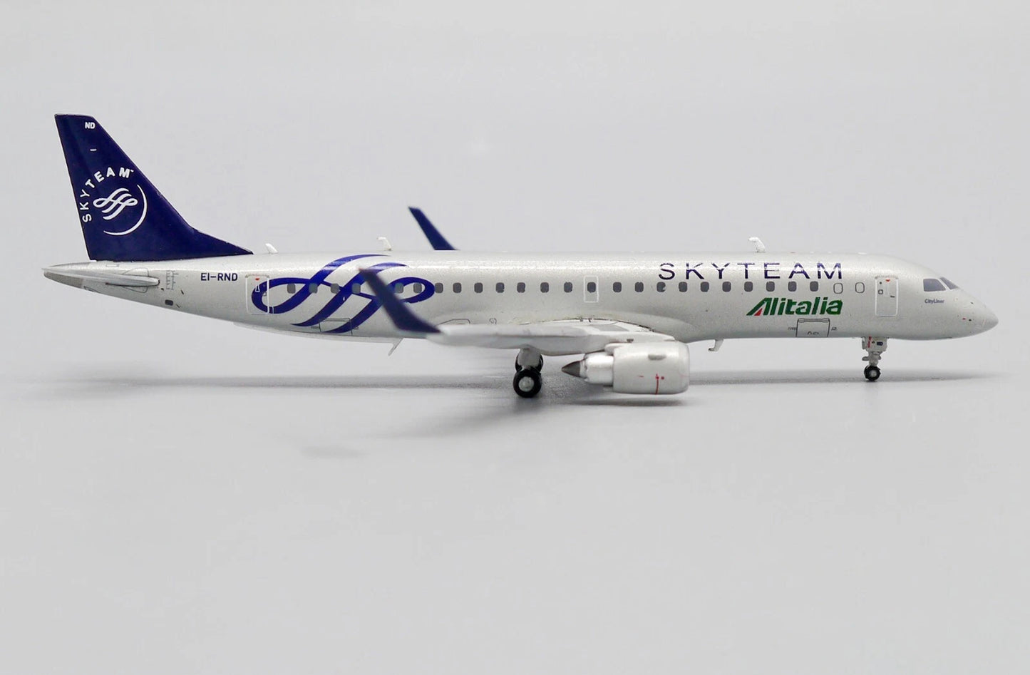 JC WINGS ERJ-190STD ALITALIA CITYLINER "SKYTEAM" REG: EI-RND