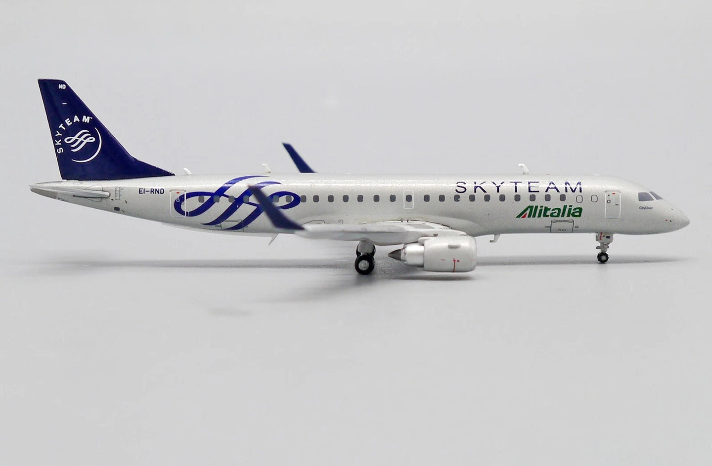 JC WINGS ERJ-190STD ALITALIA CITYLINER "SKYTEAM" REG: EI-RND