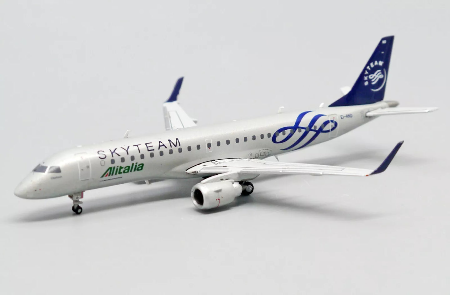 JC WINGS ERJ-190STD ALITALIA CITYLINER "SKYTEAM" REG: EI-RND