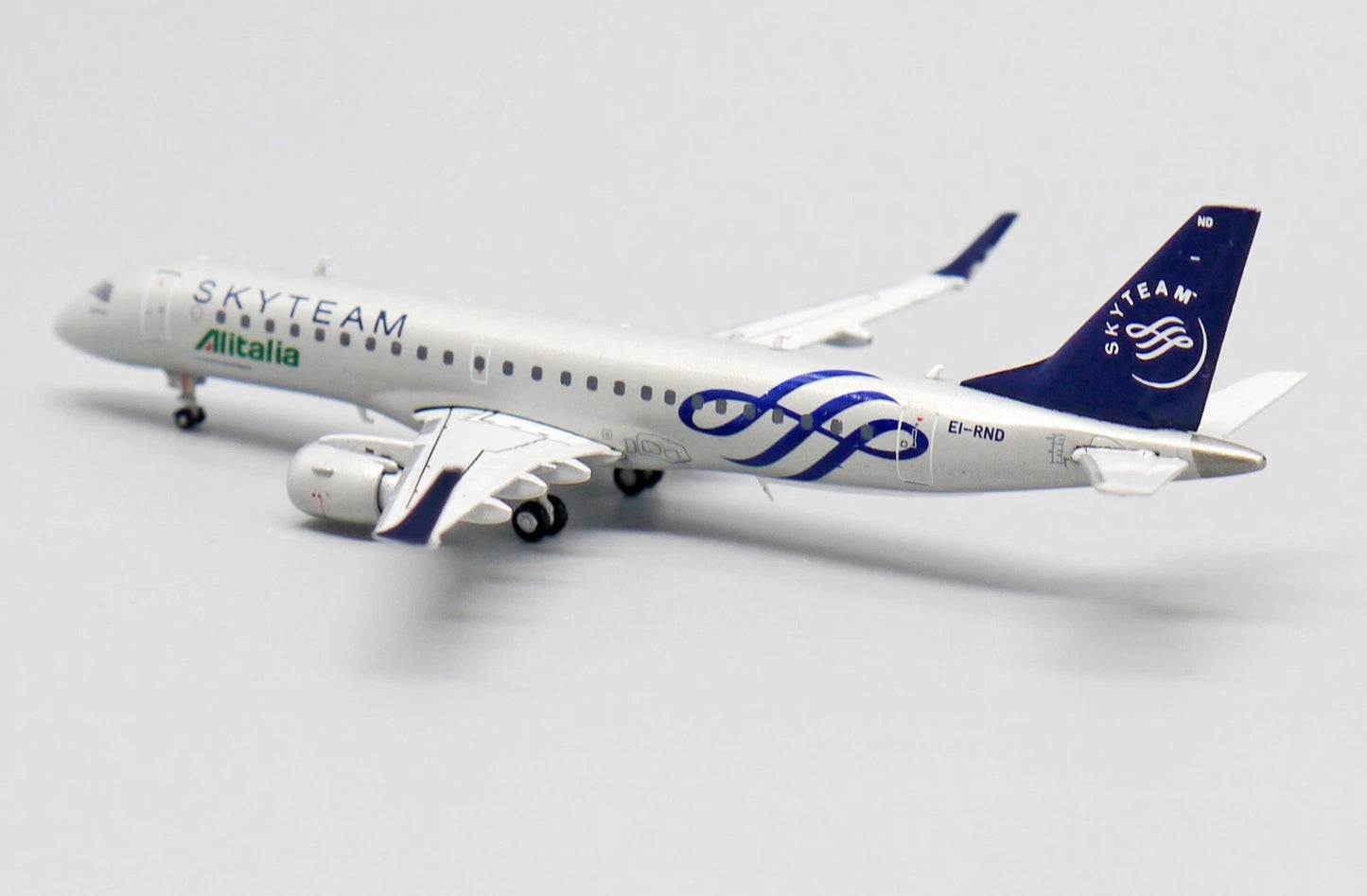 JC WINGS ERJ-190STD ALITALIA CITYLINER "SKYTEAM" REG: EI-RND