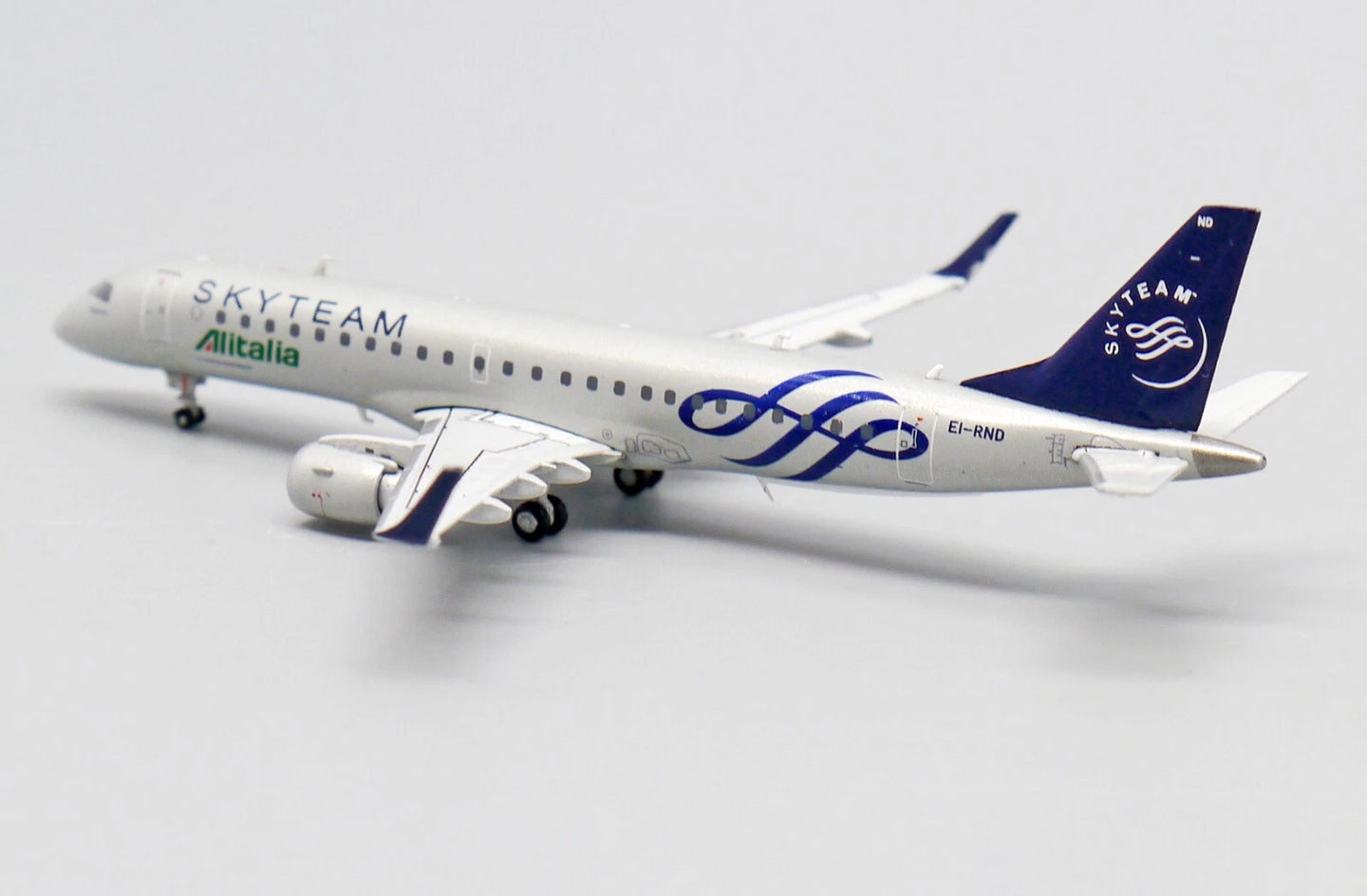 JC WINGS ERJ-190STD ALITALIA CITYLINER "SKYTEAM" REG: EI-RND
