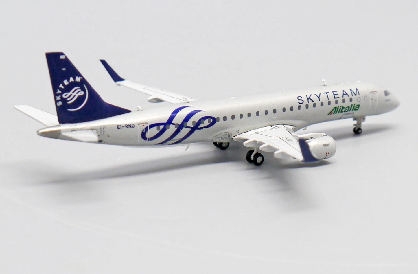 JC WINGS ERJ-190STD ALITALIA CITYLINER "SKYTEAM" REG: EI-RND