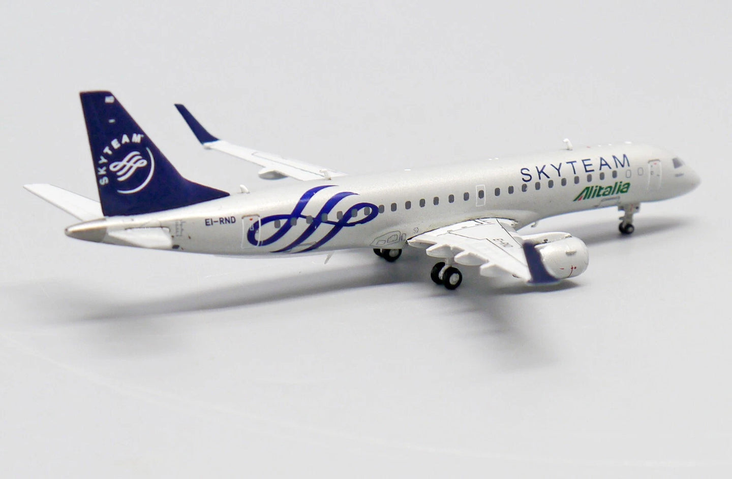 JC WINGS ERJ-190STD ALITALIA CITYLINER "SKYTEAM" REG: EI-RND