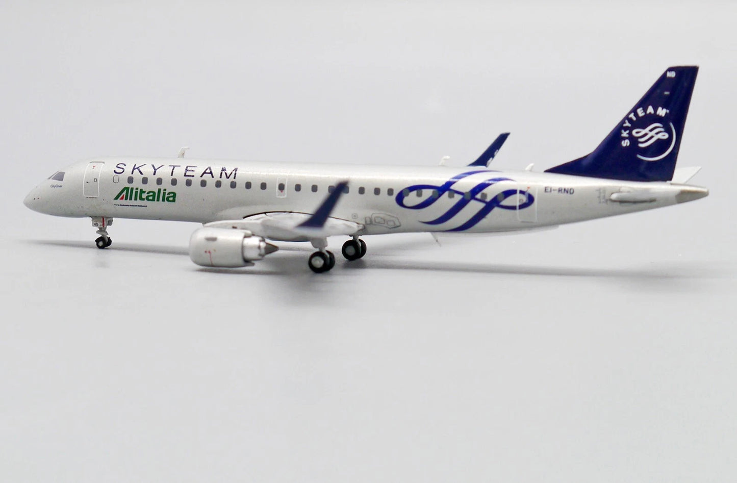 JC WINGS ERJ-190STD ALITALIA CITYLINER "SKYTEAM" REG: EI-RND