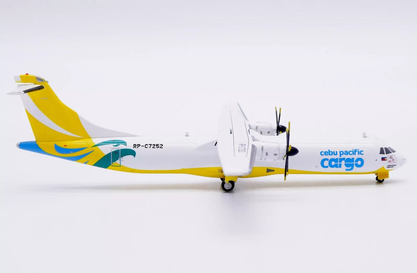 JC WINGS ATR72-500F CEBU PACIFIC CARGO REG: RP-C7252