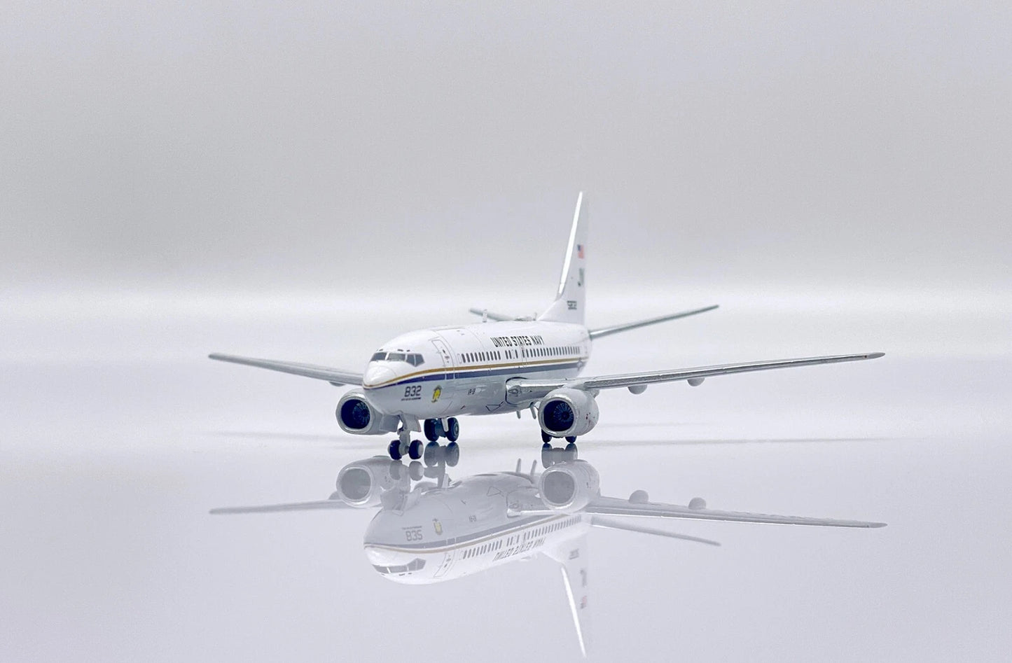 JC WINGS C-40A US NAVY CLIPPER "SUNSEEKERS" REG: 165832