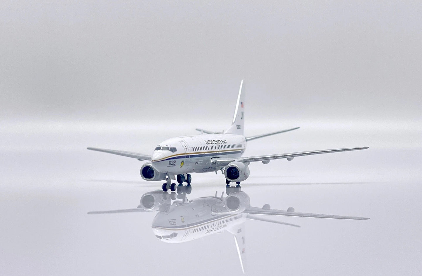 JC WINGS C-40A US NAVY CLIPPER "SUNSEEKERS" REG: 165832