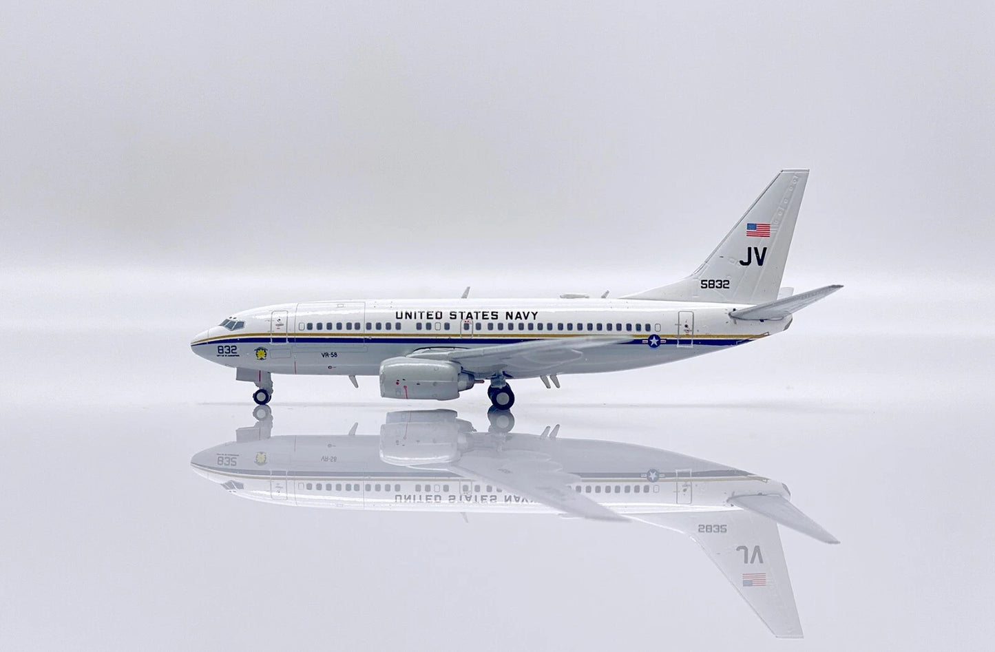 JC WINGS C-40A US NAVY CLIPPER "SUNSEEKERS" REG: 165832