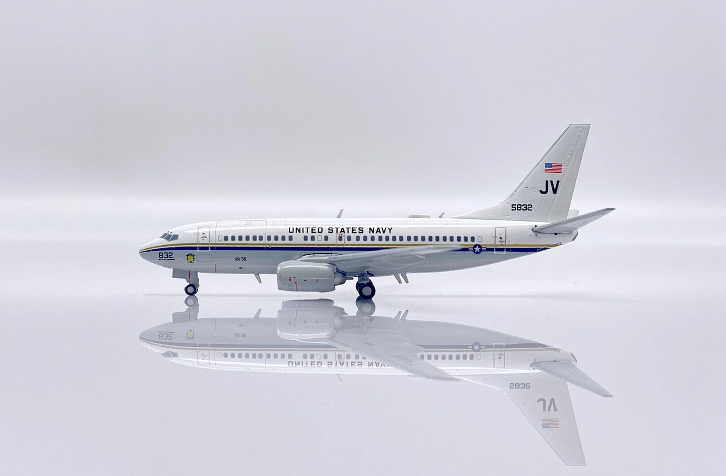 JC WINGS C-40A US NAVY CLIPPER "SUNSEEKERS" REG: 165832