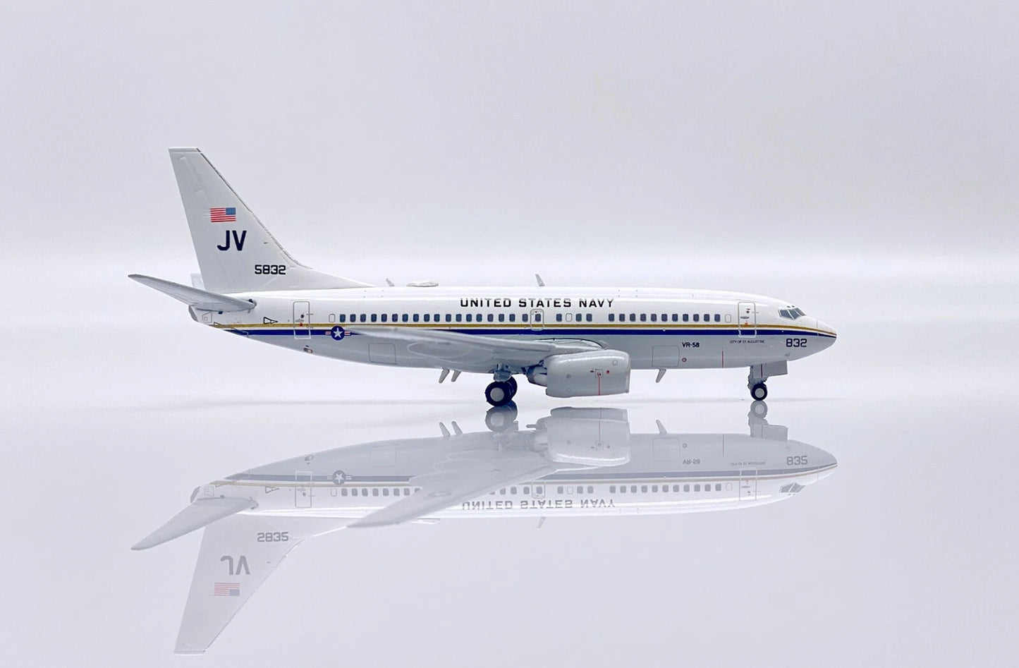 JC WINGS C-40A US NAVY CLIPPER "SUNSEEKERS" REG: 165832