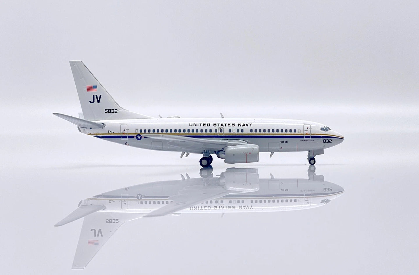 JC WINGS C-40A US NAVY CLIPPER "SUNSEEKERS" REG: 165832