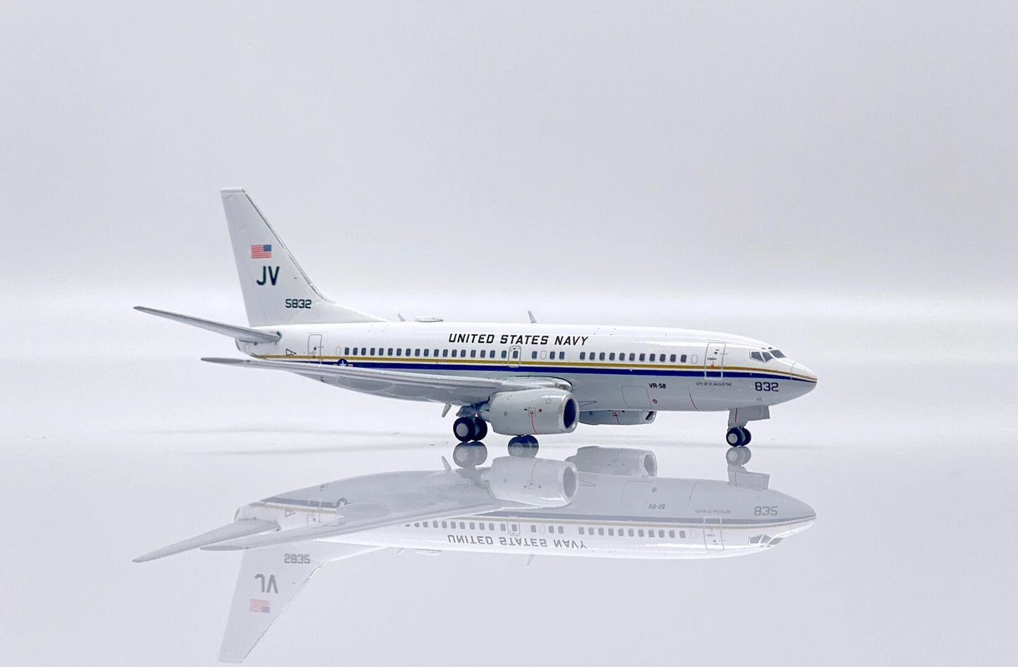JC WINGS C-40A US NAVY CLIPPER "SUNSEEKERS" REG: 165832