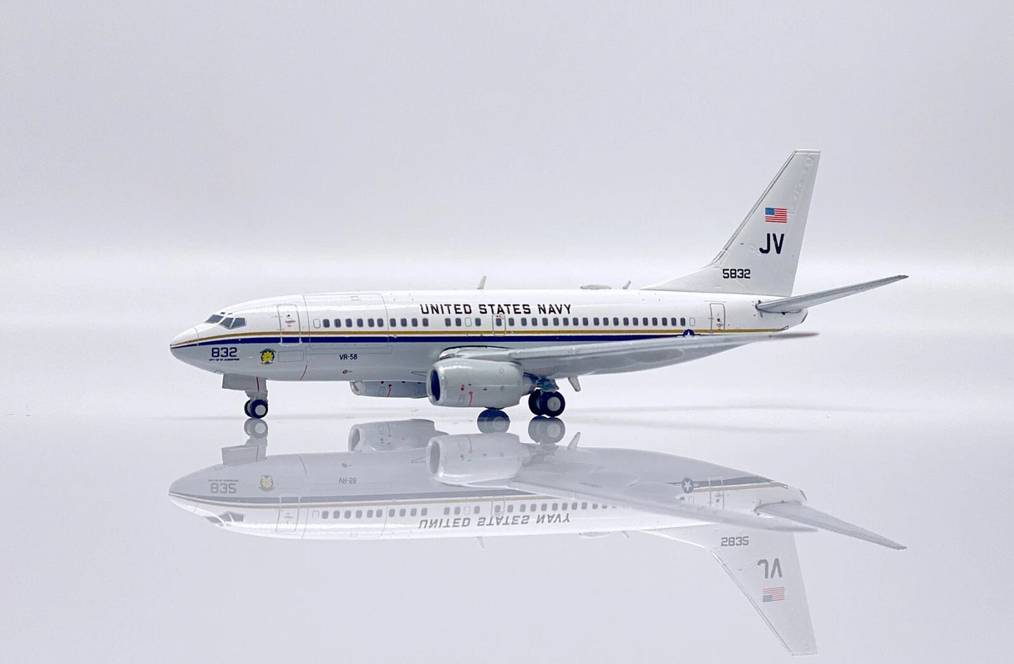 JC WINGS C-40A US NAVY CLIPPER "SUNSEEKERS" REG: 165832