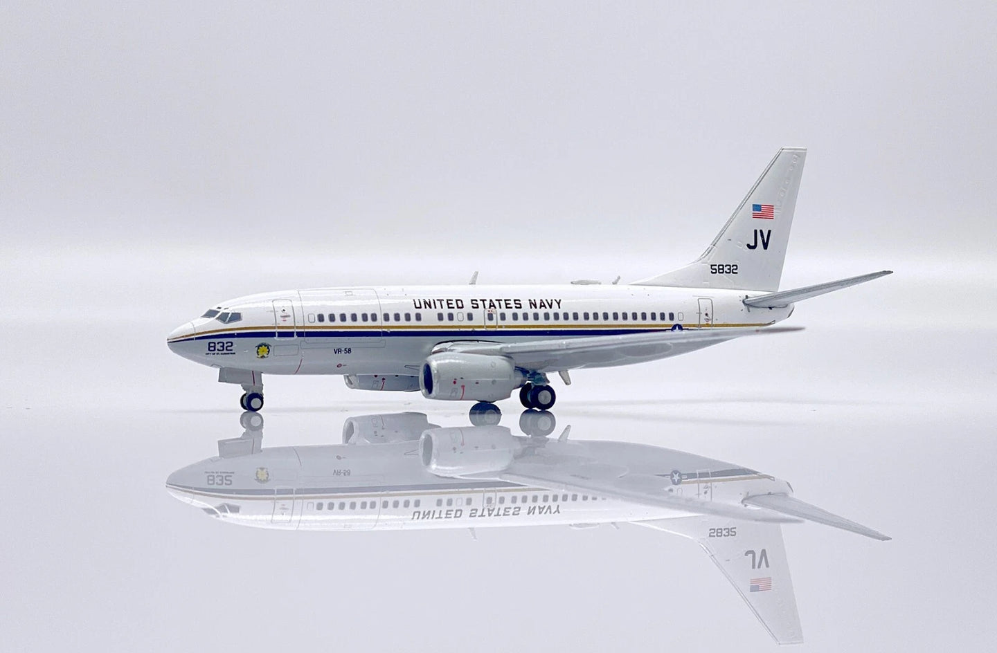 JC WINGS C-40A US NAVY CLIPPER "SUNSEEKERS" REG: 165832