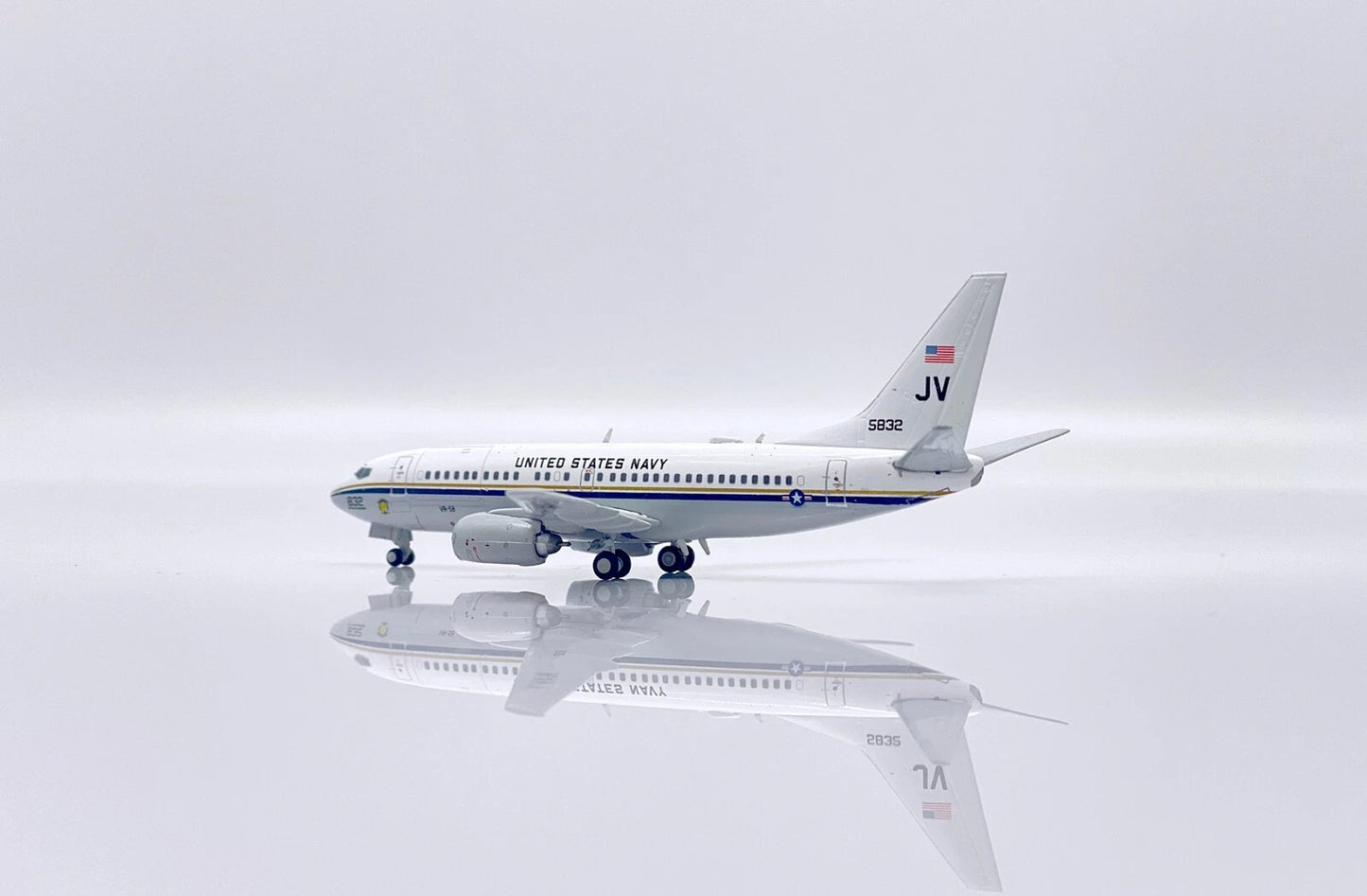 JC WINGS C-40A US NAVY CLIPPER "SUNSEEKERS" REG: 165832