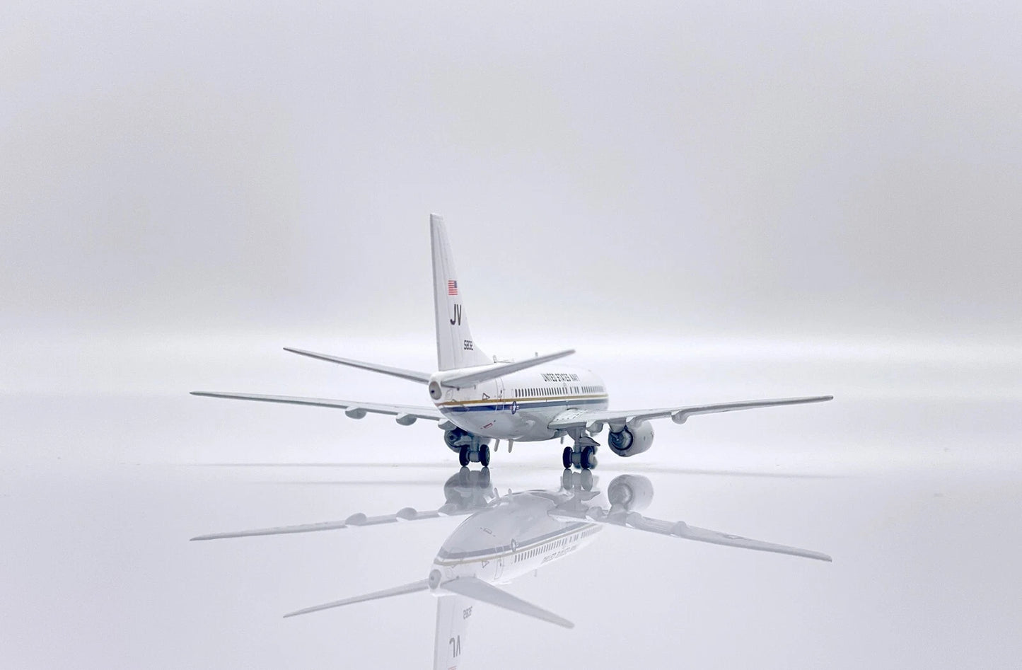 JC WINGS C-40A US NAVY CLIPPER "SUNSEEKERS" REG: 165832