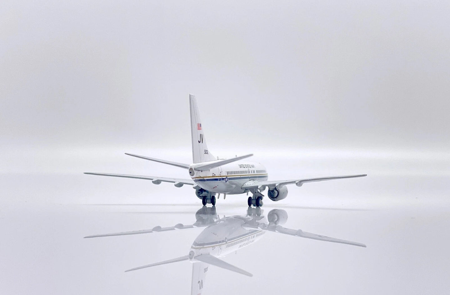 JC WINGS C-40A US NAVY CLIPPER "SUNSEEKERS" REG: 165832