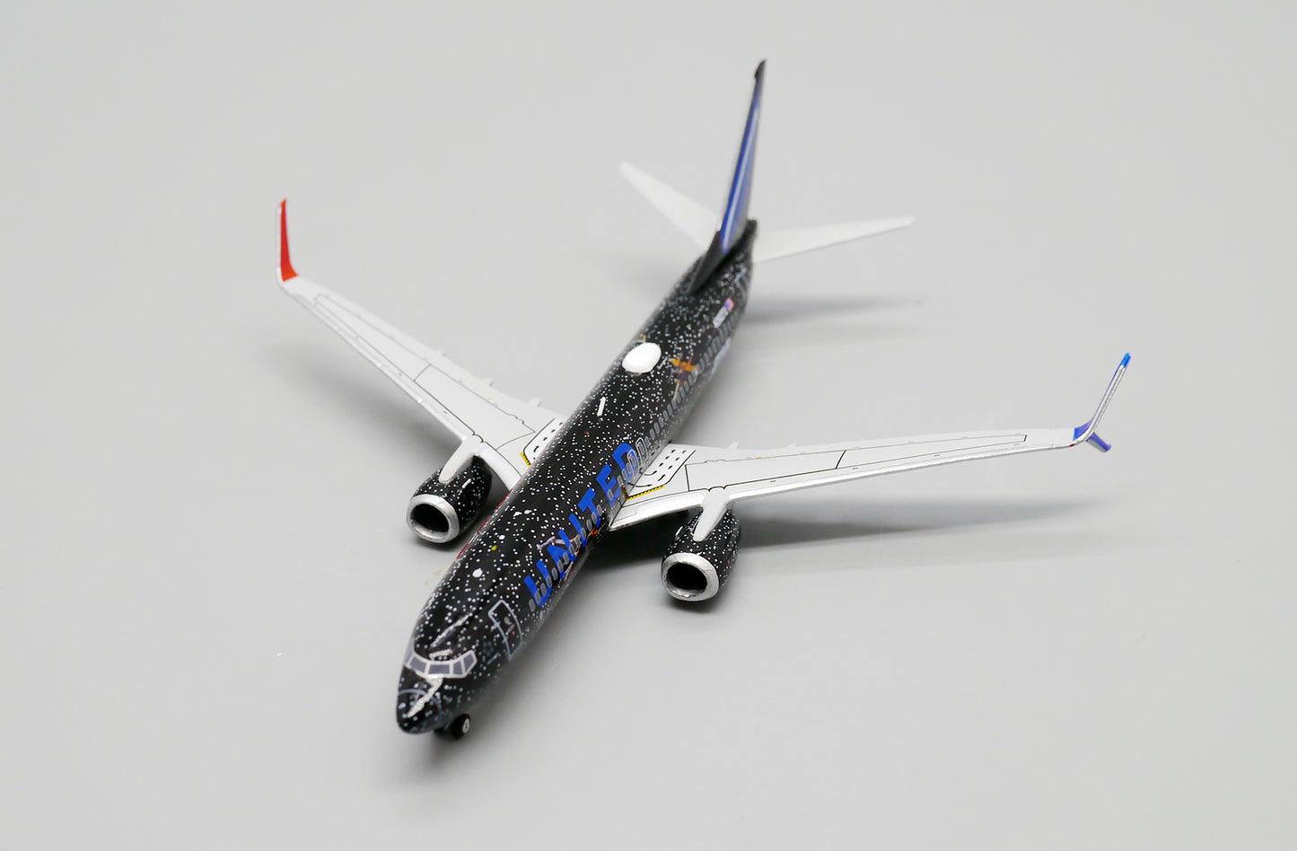 JC WINGS B737-800 UNITED AIRLINES "STAR WARS" REG: N36272