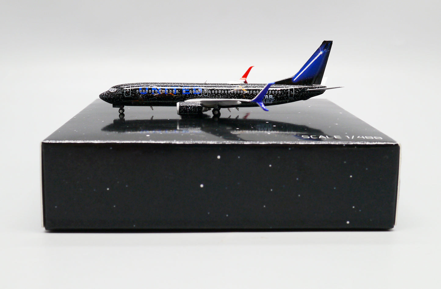 JC WINGS B737-800 UNITED AIRLINES "STAR WARS" REG: N36272