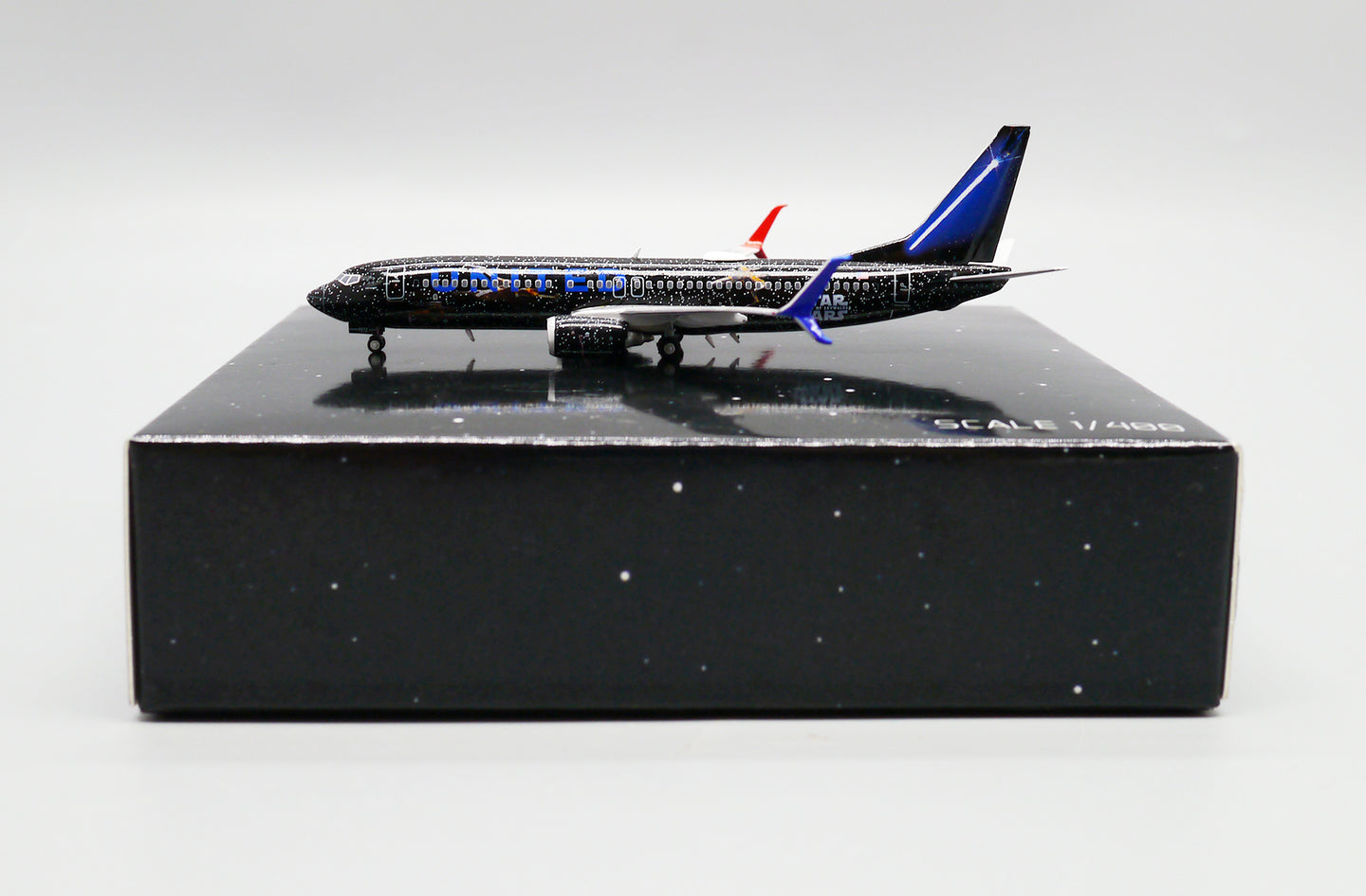JC WINGS B737-800 UNITED AIRLINES "STAR WARS" REG: N36272