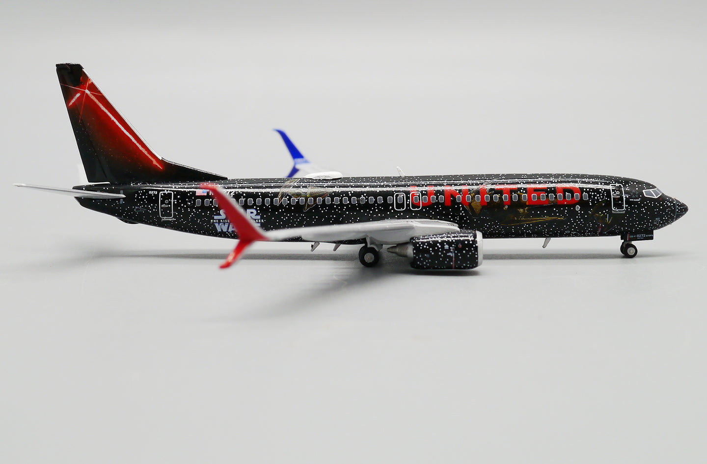 JC WINGS B737-800 UNITED AIRLINES "STAR WARS" REG: N36272