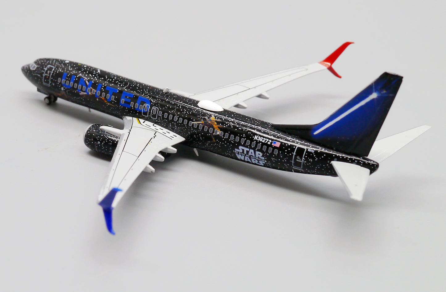 JC WINGS B737-800 UNITED AIRLINES "STAR WARS" REG: N36272