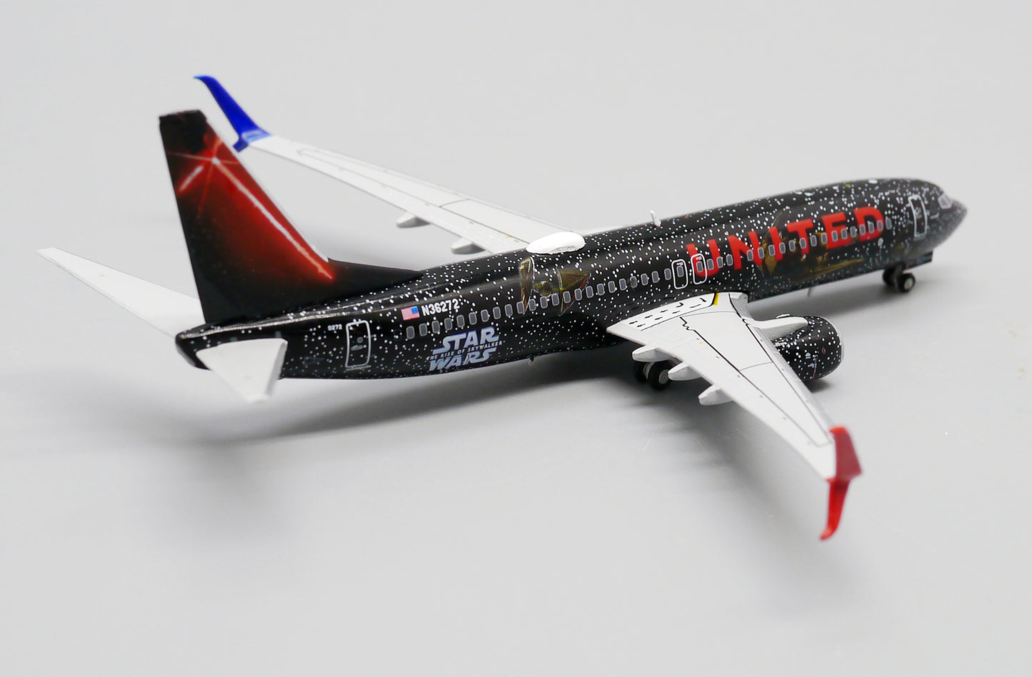 JC WINGS B737-800 UNITED AIRLINES "STAR WARS" REG: N36272