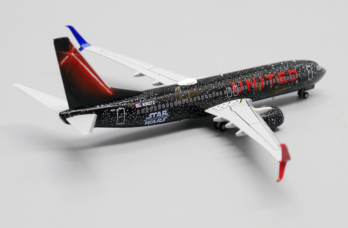 JC WINGS B737-800 UNITED AIRLINES "STAR WARS" REG: N36272