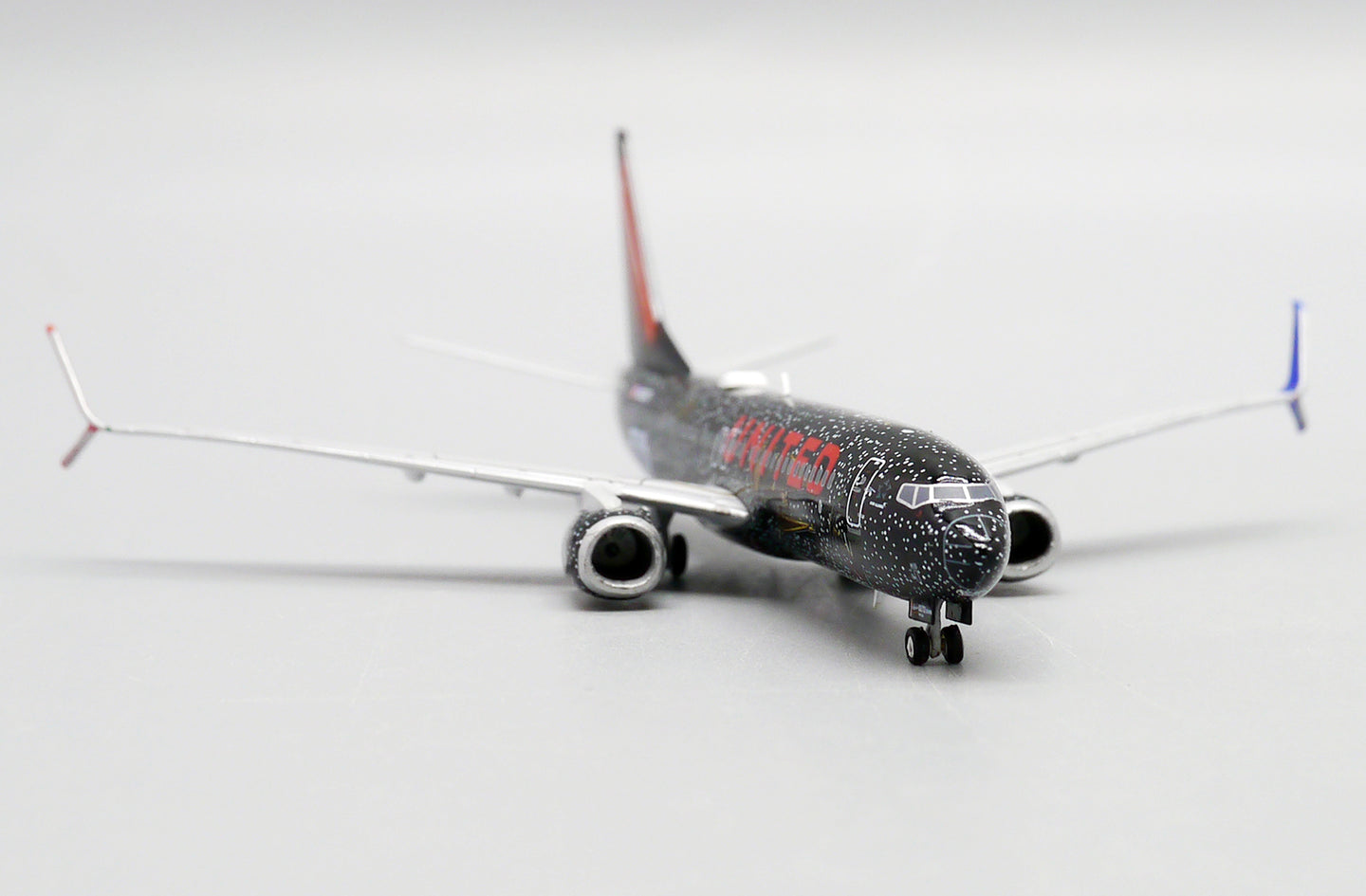 JC WINGS B737-800 UNITED AIRLINES "STAR WARS" REG: N36272