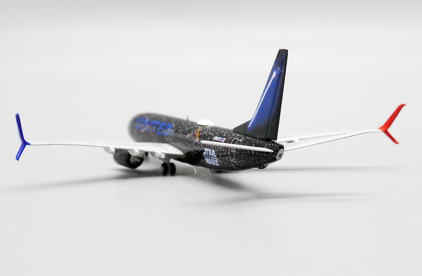 JC WINGS B737-800 UNITED AIRLINES "STAR WARS" REG: N36272