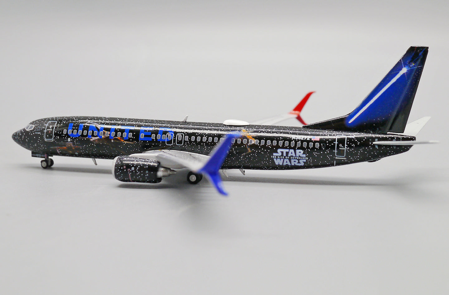 JC WINGS B737-800 UNITED AIRLINES "STAR WARS" REG: N36272