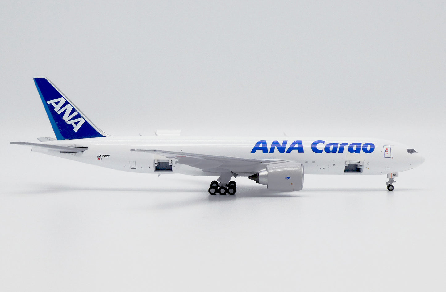 JC WINGS B777F ANA CARGO "BLUE JAY" (INTERACTIVE SERIES) REG: JA772F