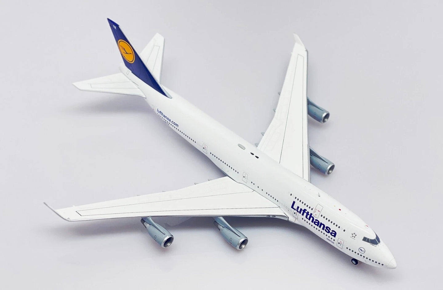 JC WINGS B747-400 LUFTHANSA REG: D-ABTE + LIMITED EDITION AVIATIONTAG
