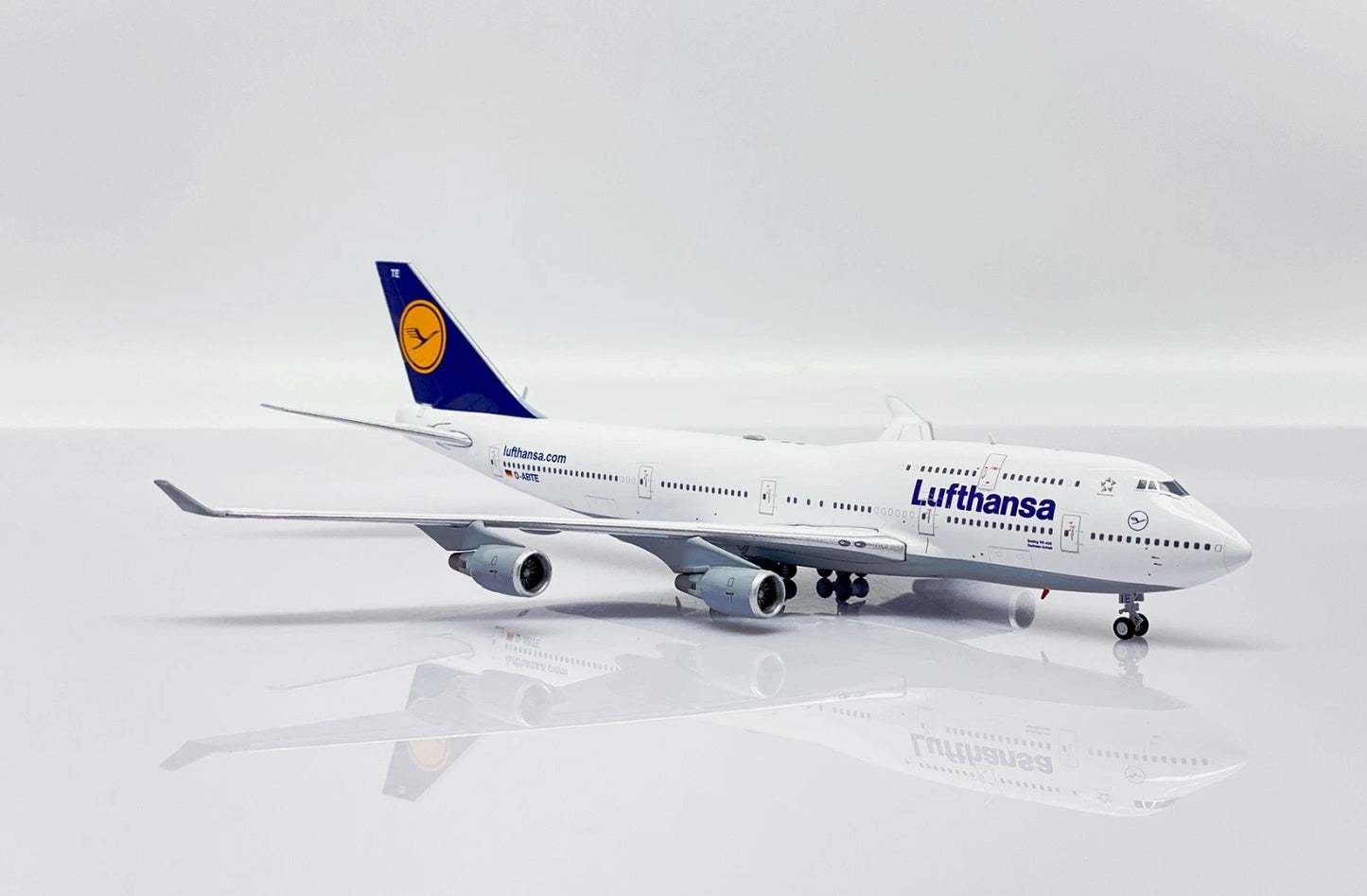 JC WINGS B747-400 LUFTHANSA REG: D-ABTE + LIMITED EDITION AVIATIONTAG
