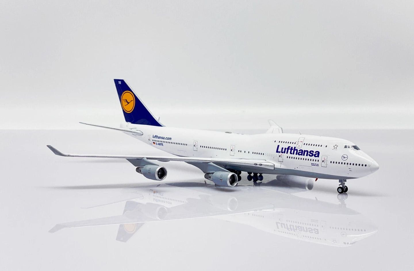 JC WINGS B747-400 LUFTHANSA REG: D-ABTE + LIMITED EDITION AVIATIONTAG