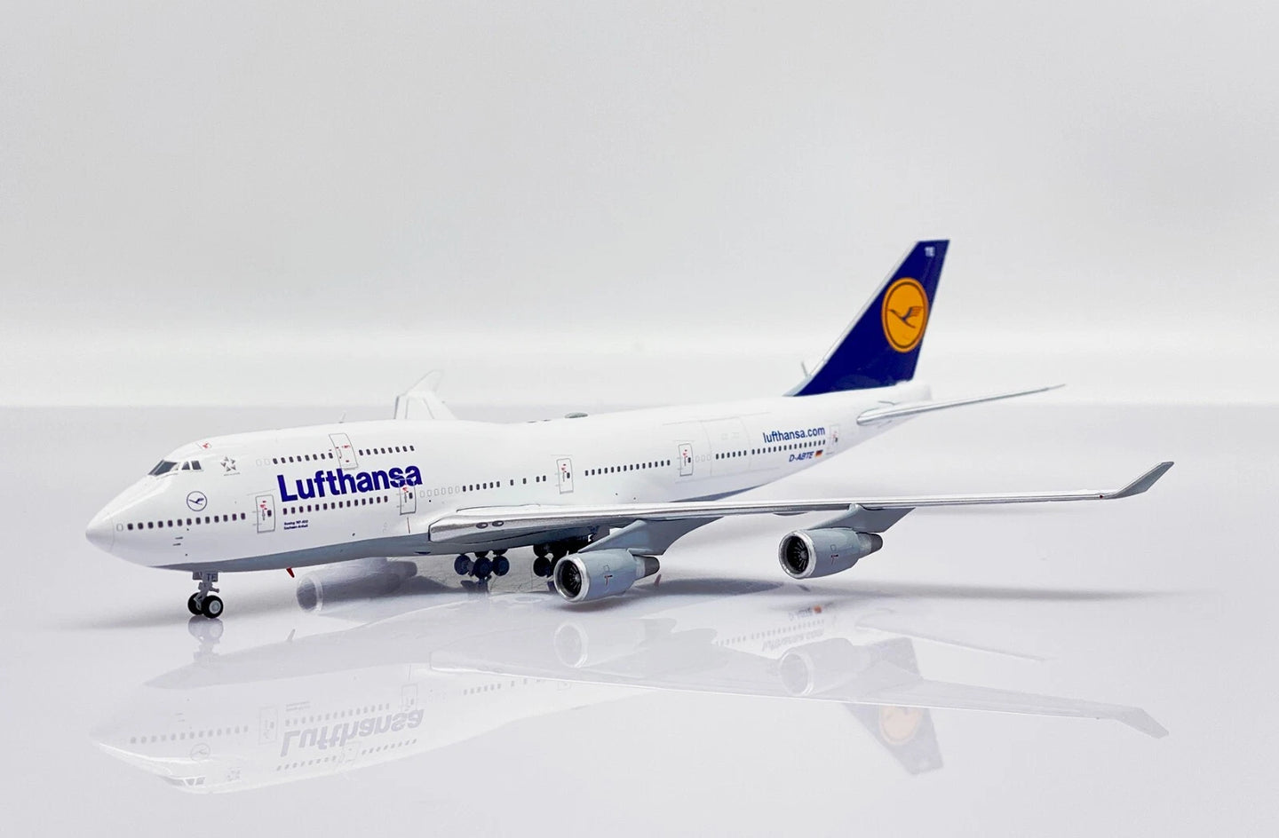 JC WINGS B747-400 LUFTHANSA REG: D-ABTE + LIMITED EDITION AVIATIONTAG