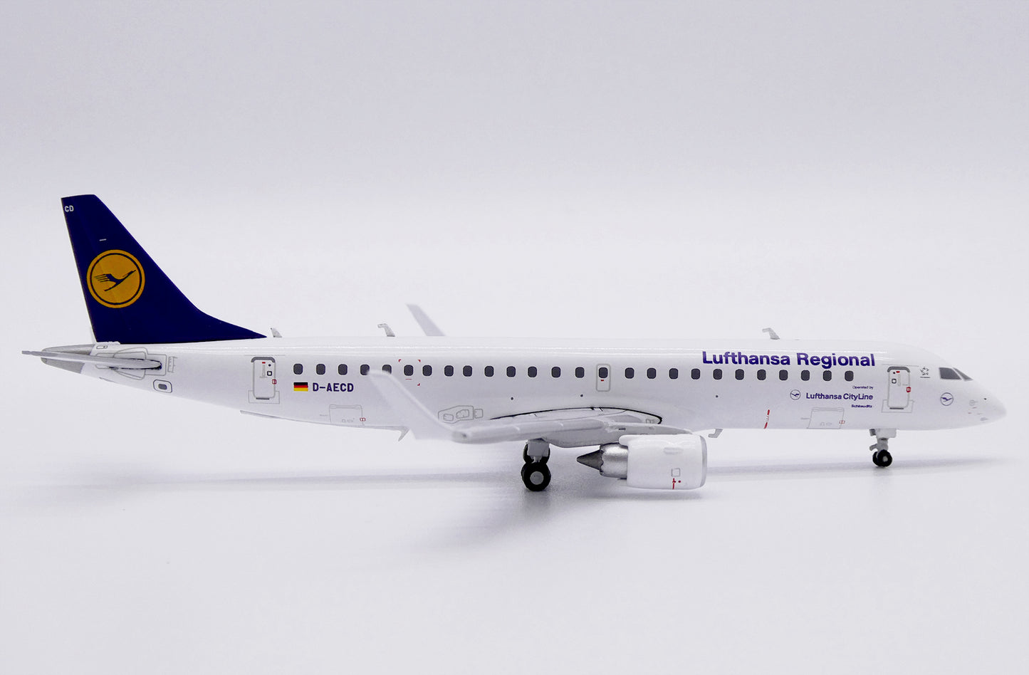 JC WINGS ERJ-190LR LUFTHANSA REGIONAL REG: D-AECD