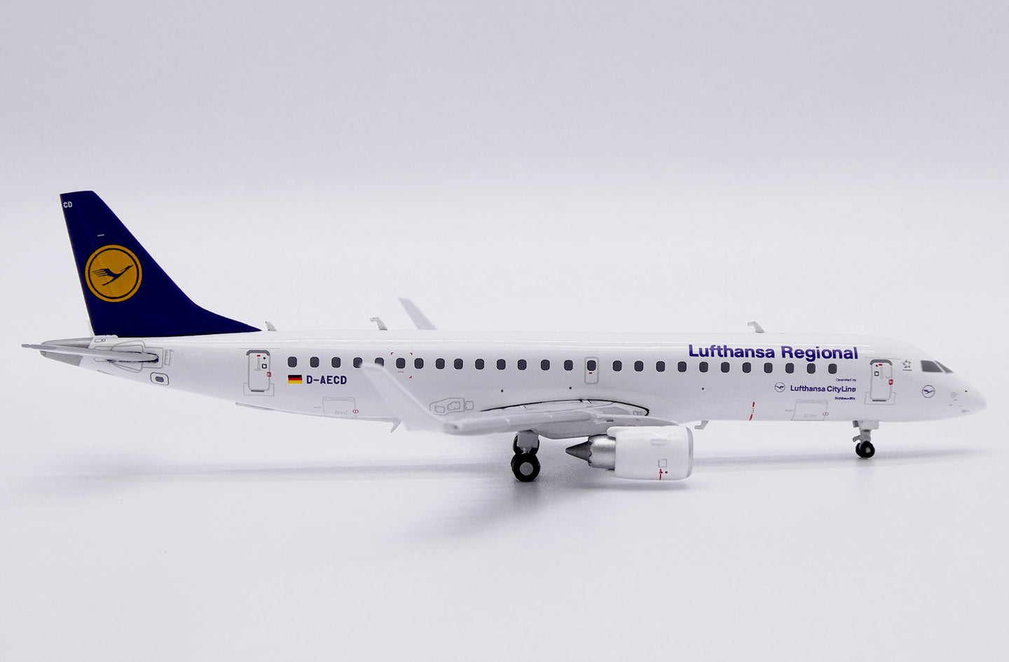JC WINGS ERJ-190LR LUFTHANSA REGIONAL REG: D-AECA